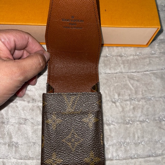 Louis Vuitton preloved cigarette case excellent condition comes with box . - Picture 7 of 10